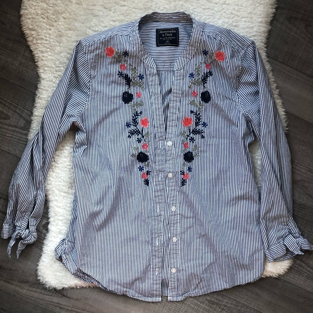 A&F Striped Floral Embroidered Poplin Blouse Tie